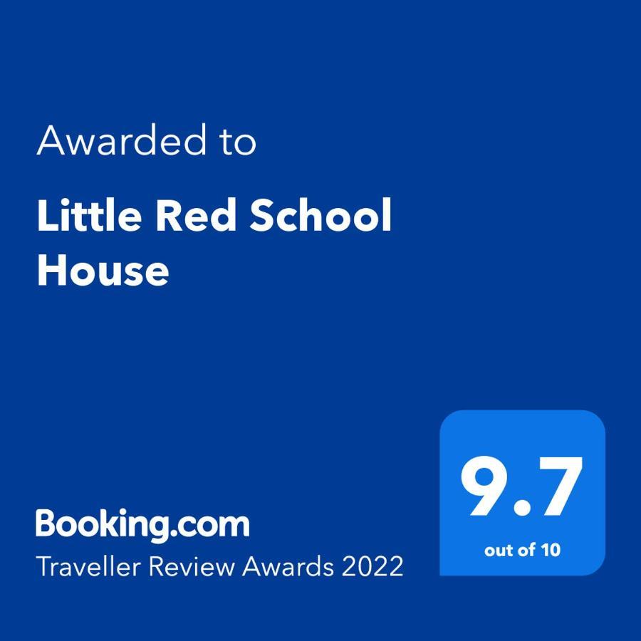 مبيت وإفطار أومارا Little Red School House المظهر الخارجي الصورة