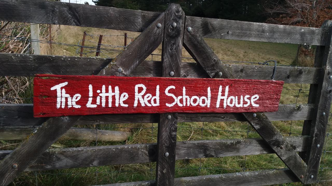 مبيت وإفطار أومارا Little Red School House المظهر الخارجي الصورة