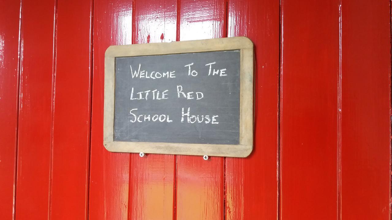 مبيت وإفطار أومارا Little Red School House المظهر الخارجي الصورة